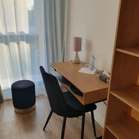 3 Pokojowy Lub Pokój W Mieszkaniu W Nowym Bloku Varsovia